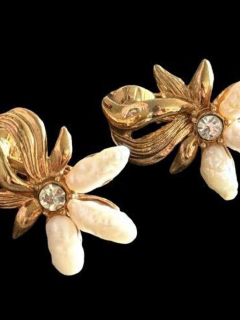 Avon Gold Tone Freshwater Pearl Clip On Earrings